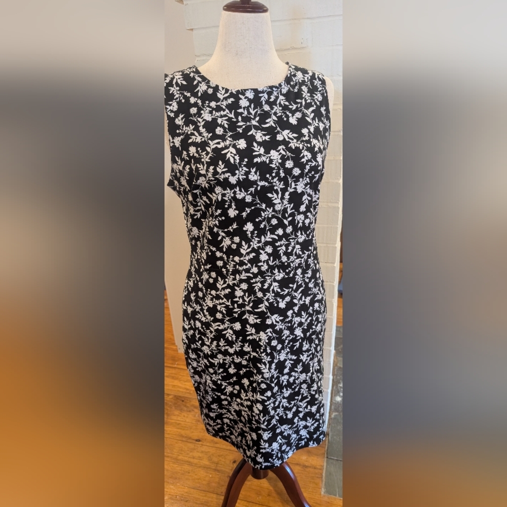 Old Navy Black and White Stretch Floral Shift Dress.